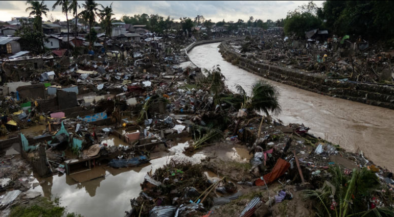 Penampakan Topan Dahsyat Kalmaegi yang Tewaskan 90 Orang di Filipina, 400 Ribu Dievakuasi